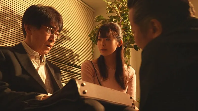 Gã chồng vay nợ anh em xã hội, bà xã phải bán thân để trả nợ