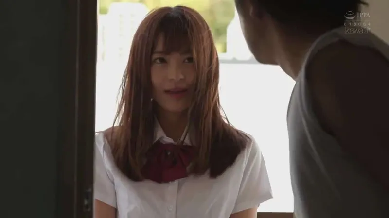 Gã nhà bên kinh tóm và cô nữ học sinh đáng thương