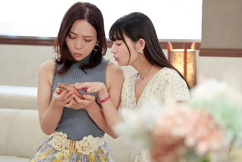 Người phụ nữ có người chồng rủ cô bạn thân cùng "đi ngoài" với trai trẻ qua mạng