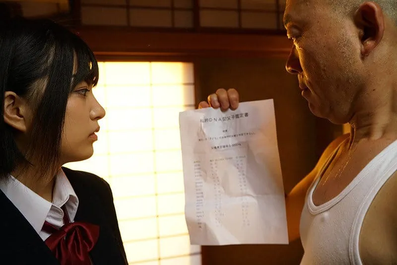 Khi bố phát hiện con mèo nhỏ không phải là con ruột của mình