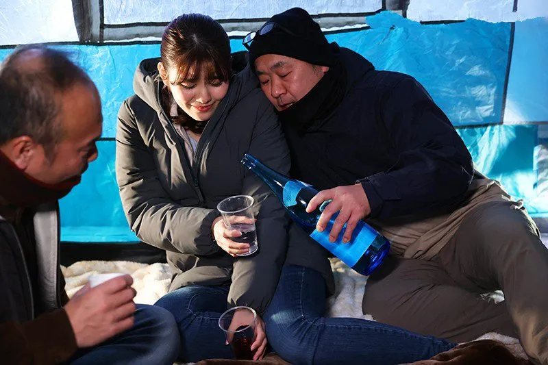 ông xã ngu ngục để bà xã đi cắm trại với cặc xóm