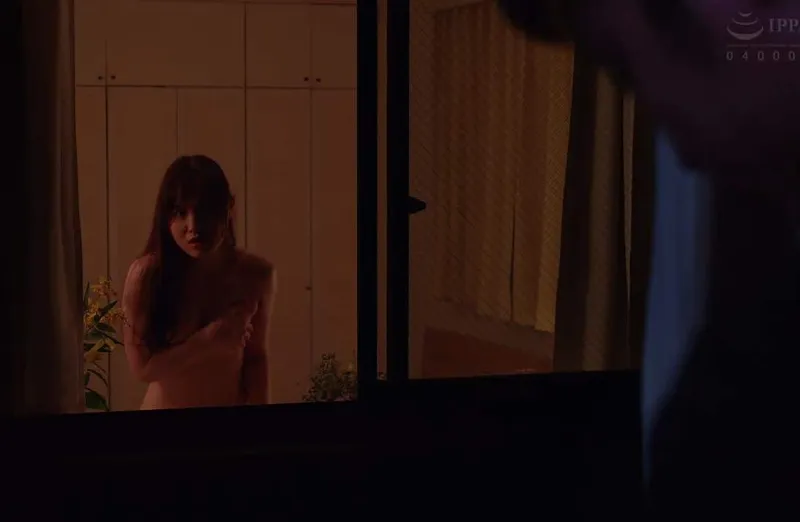 Em gái hàng xóm ông chồng gã chồng gần nhà thường xuyên thay đồ ở ngay cửa sổ