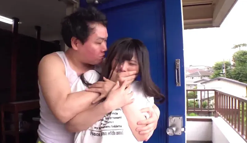 Tình đầu của tôi đã bị gã nhà đối diện nắc tơi tả