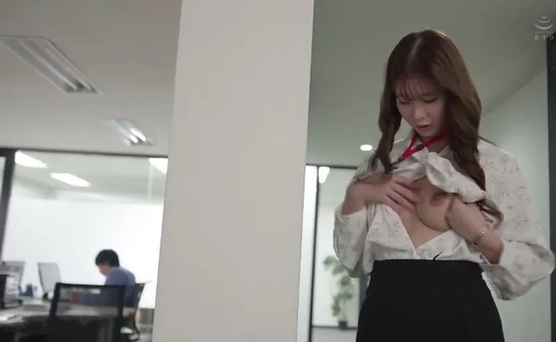 Bí ẩn đằng sau cô nhân viên ngoại hình trang nghiêm nhưng thực chất là "nữ hoàng dâm đãng"