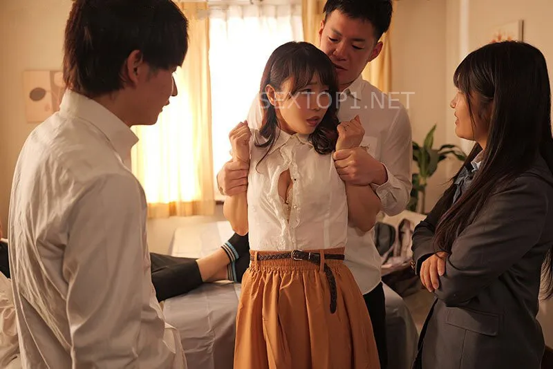 Không ưa má kế, em gái nhỏ gọi bạn học về nhà cưỡng hiếp